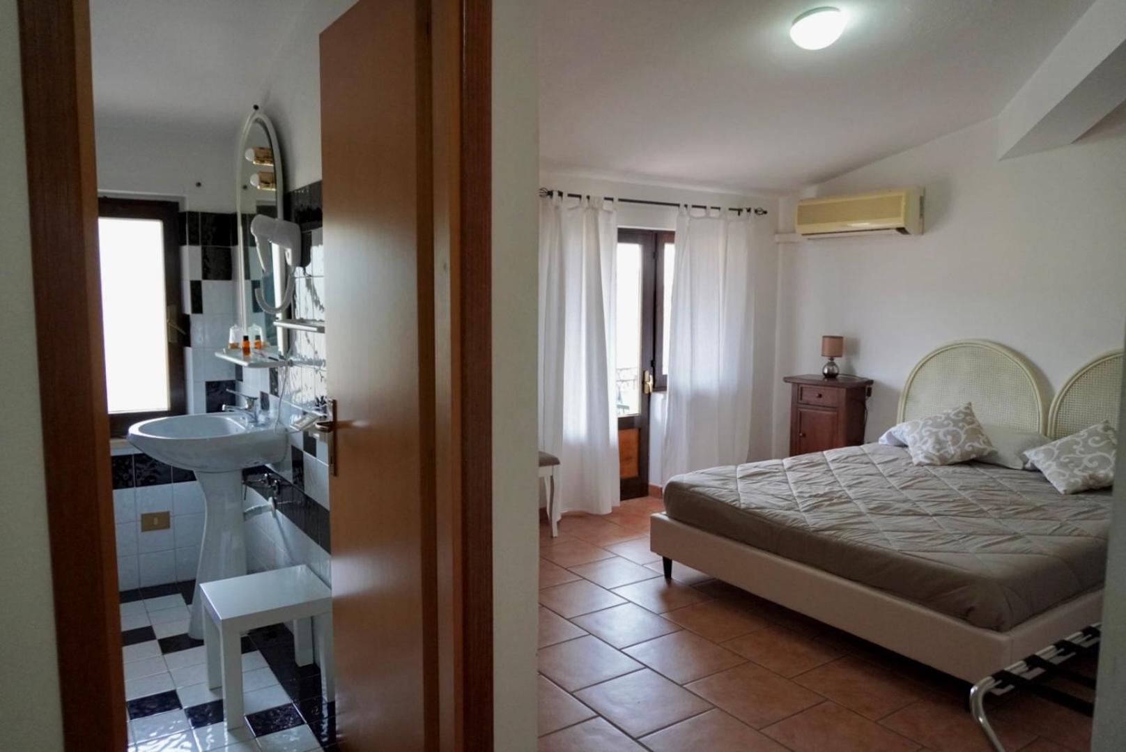Albergo Ristorante Locanda Rosella Giba エクステリア 写真
